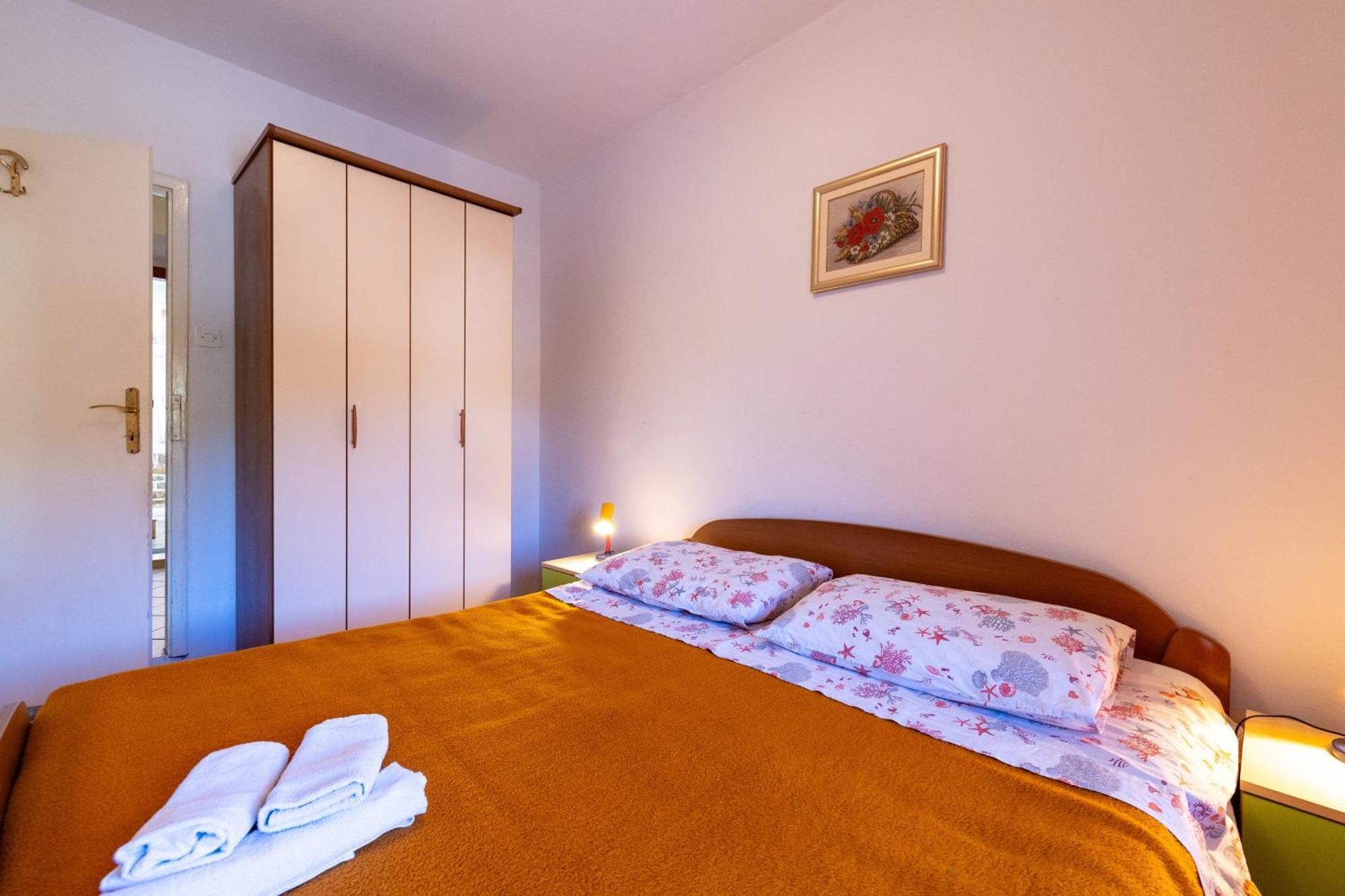 Apartments By The Sea Cove Zarace - Gdinj, Hvar - 2047 Номер фото
