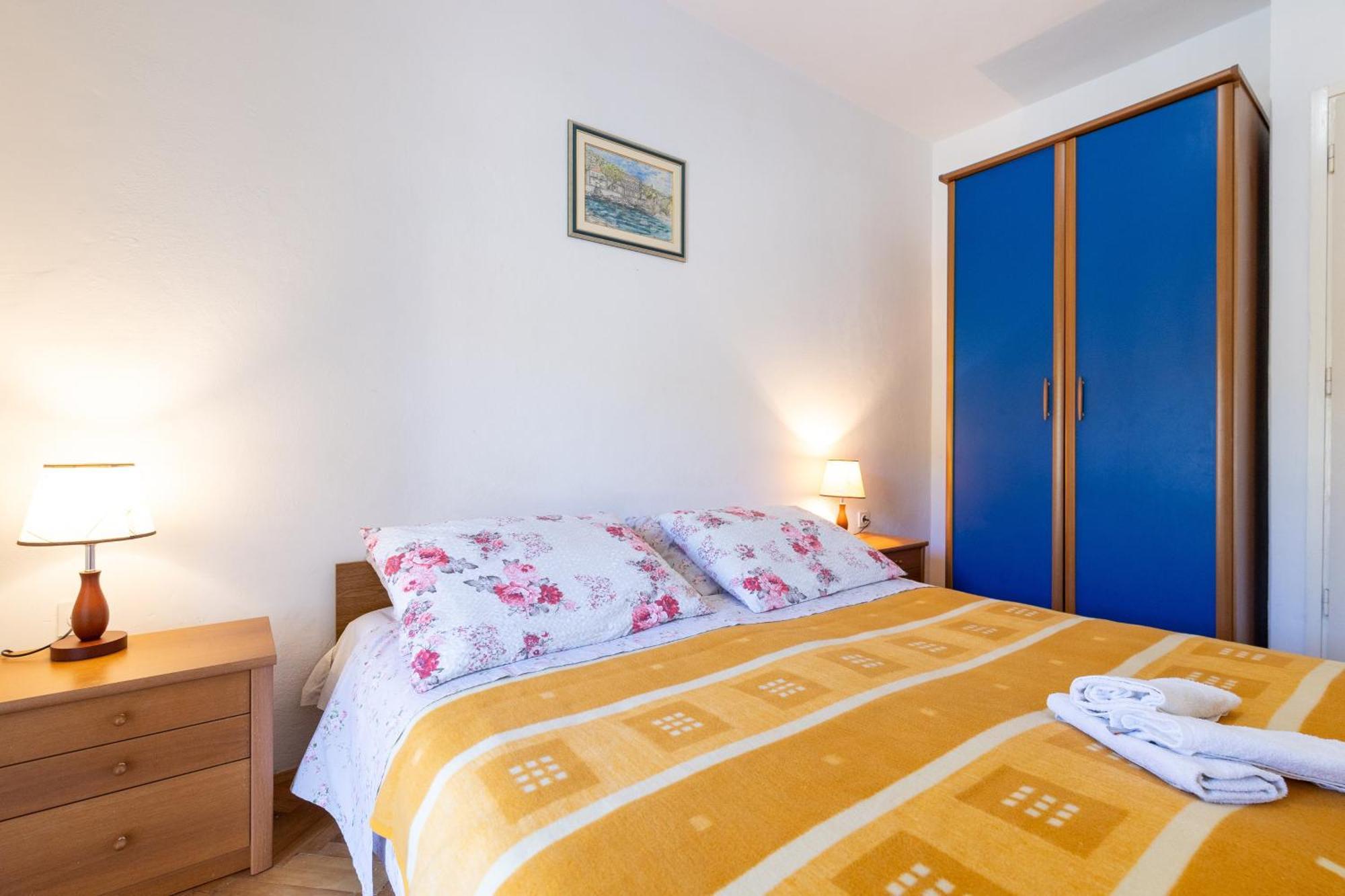 Apartments By The Sea Cove Zarace - Gdinj, Hvar - 2047 Номер фото