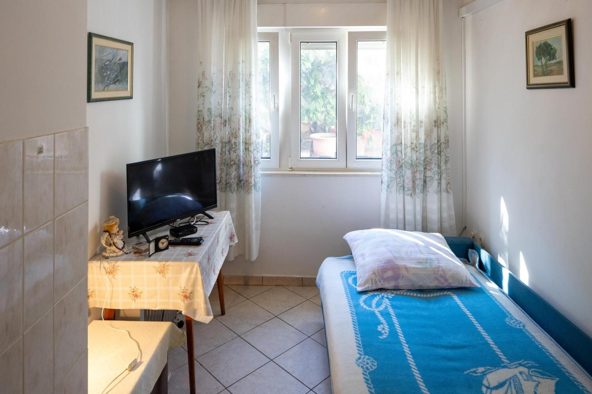 Apartments By The Sea Cove Zarace - Gdinj, Hvar - 2047 Номер фото